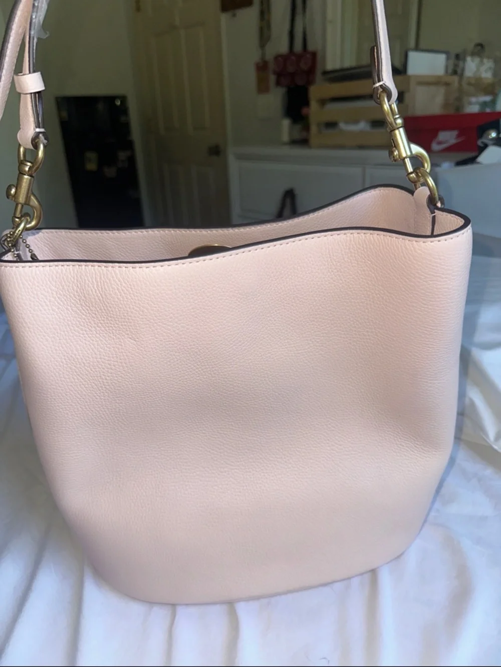 Coach Pebbled Leather Shoulder Bag in Pale Pink with Gold Hardware - Picture 2 of 6
